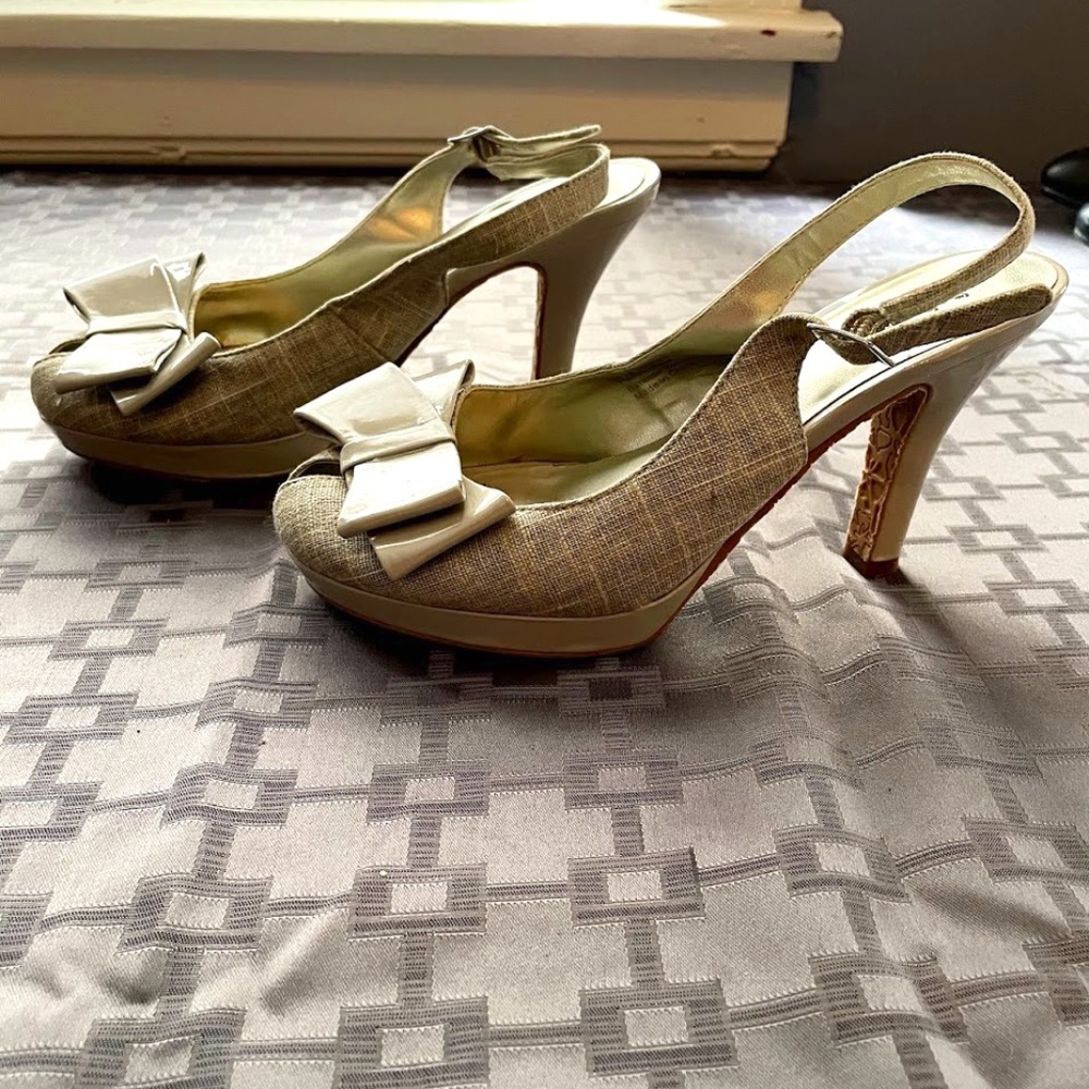 Coach and Four heels with bow